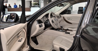 Stire din Economie : Cum e mai avantajos să cumpărăm o mașină. Credit auto, de nevoi personale sau leasing?