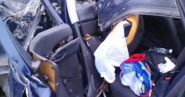 INCREDIBIL! Așa arată mașina care a intrat în stâlp cu peste 120 km/h / GALERIE FOTO - 2