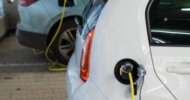 Românii au prins gustul mașinilor electrice. Creștere a vânzărilor în primele trei luni din 2022
