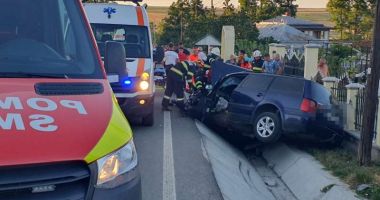 Un tânăr a decedat, după ce s-a izbit cu maşina de un cap de pod
