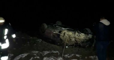 ACCIDENT CU 10 RĂNIȚI! Trei dintre victime sunt copii. În coliziune au fost implicate trei autoturisme