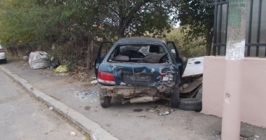 MAȘINĂ GRAV AVARIATĂ, ABANDONATĂ ÎN CONSTANȚA. Aveți informații? - 2