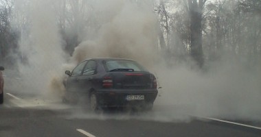Stire din Eveniment : Ambasada SUA la București confirmă că mașina unui angajat a luat foc în trafic
