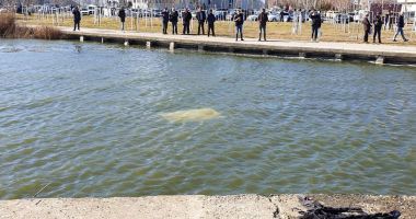 Stire din Eveniment : Au plonjat cu mașina în lacul Tăbăcărie! Două victime, transferate cu elicopterul la spital