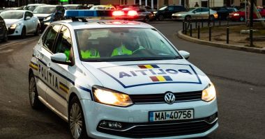 Stire din Eveniment : O fetiță de 9 ani a pus pe jar Poliția după ce a sunat la 112 și a comandat o pizza. Ce amendă au primit părinții