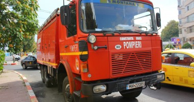 Stire din Eveniment : Pompierii în ALERTĂ / Miros puternic de gaze într-un bloc din Constanța