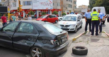 Prăpăd în intersecție cu o mașină de pompieri. Copil de trei ani, la spital - 3