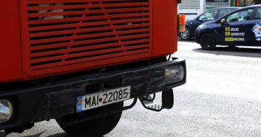 Stire din Eveniment : Prăpăd în intersecție cu o mașină de pompieri. Copil de trei ani, la spital