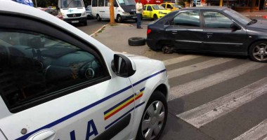 Prăpăd în intersecție cu o mașină de pompieri. Copil de trei ani, la spital - 4