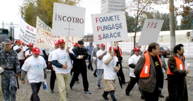 Stire din Economie : Mașina de privatizări a statului merge cu frâna trasă