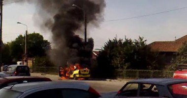 Stire din Eveniment : Trei autoturisme în flăcări, pe strada 8 Martie