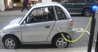 Stire din Economie : Vrei să-ți cumperi o mașină? Iată ce reduceri   și avantaje ai dacă alegi una electrică