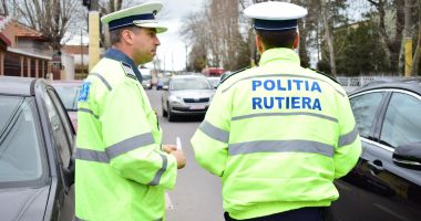 Stire din Eveniment : Mașină cu plăcuțe de înmatriculare expirate, în vizorul Poliției