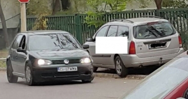 Un constănțean a lovit o mașină parcată, s-a uitat la ea și a plecat - 2