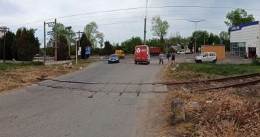 Mașină lovită de tren, la Mangalia. Două persoane rănite - 2
