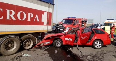 IMAGINI ȘOCANTE. GRAV ACCIDENT RUTIER LÂNGĂ AGIGEA! TREI VICTIME, DUPĂ CE MAȘINA LOR S-A IZBIT ÎNTR-UN TIR - 2