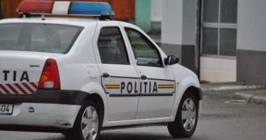 Stire din Eveniment : Tragedie rutieră! Mașină urmărită de polițiști, implicată într-un accident. Un tânăr a murit