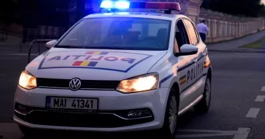 Stire din Eveniment : Adolescentă de 15 ani, căutată de polițiști după ce ar fi fost urcată cu forța într-o mașină de fostul iubit