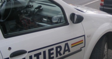 Stire din Eveniment : Un taxi și un Mercedes s-au lovit violent în zona Universității "Șaguna"