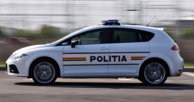 Stire din Eveniment : Constanţa. Maşina Poliţiei, implicată într-un accident cu victimă, după ce a urmărit în trafic un şofer care circula cu 120 km/h