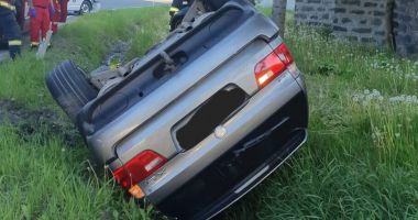 Stire din Eveniment : UPDATE/Accident pe podul de la Năvodari. Un autoturism răsturnat