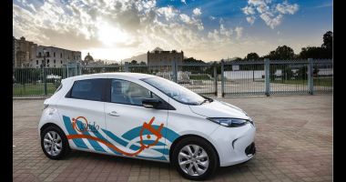 Stire din Social : Din ce în ce mai multe mașini electrice, pe șosele