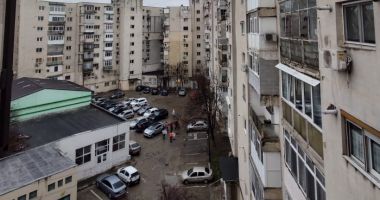 Stire din Social : Românii vor putea primi 3.000 de lei de la stat dacă au o mașină veche de 15 ani