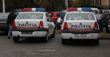 Stire din Eveniment : Din cauza vitezei, a intrat cu mașina direct în stâlp