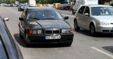 Lovitură NEAȘTEPTATĂ pentru șoferii români. Mașinile înmatriculate în Bulgaria care nu au asigurare RCA vor fi radiate automat