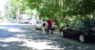 Când va avea Constanța trotuare pentru pietoni,  și nu pentru mașini? Zilnic, ne punem viața  în pericol - 7