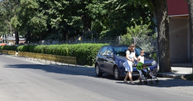 Când va avea Constanța trotuare pentru pietoni,  și nu pentru mașini? Zilnic, ne punem viața  în pericol - 10