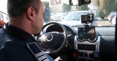 Stire din Eveniment : Mașinile Poliției Rutiere dotate cu camere video sunt ilegale!