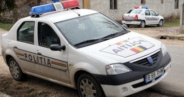 Stire din Eveniment : Familie terorizată de un vecin
