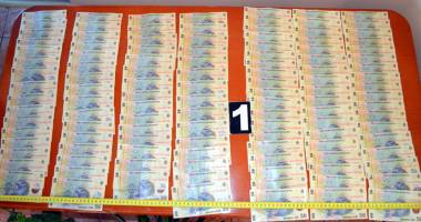 Descinderi în forță la Constanța: limuzine, zeci de mii de euro și țigări de contrabandă confiscate - 3