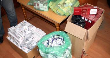 Descinderi în forță la Constanța: limuzine, zeci de mii de euro și țigări de contrabandă confiscate - 8