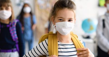 Stire din Social : Epidemiolog, semnal de alarmă! "Există măsuri care trebuie luate în şcoli pentru ca evoluţia pandemiei să nu ne surprindă"
