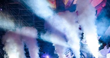 Stire din Actualitate : Peste 10 000 de fani s-au bucurat alături de artiştii preferaţi, în prima zi de Massif