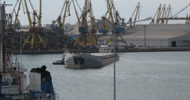Stire din Economie : Master Planul portului Constanța" va fi elaborat de SC ERNST & YOUNG S.R.L. - INROS LACKNER AG
