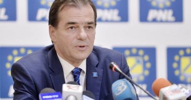 Stire din Politică-Administrație : Premierul Ludovic Orban a anunțat că elevii vor beneficia gratuit de măști
