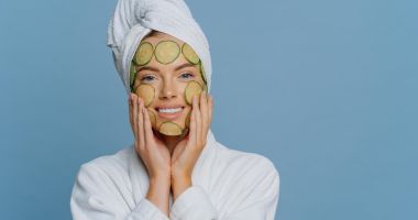 Stire din Sănătate : Castraveții și avocado vă mențin tenul hidratat și luminos
