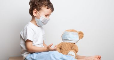 Copiii cu vârsta sub doi ani nu trebuie să poarte măști
