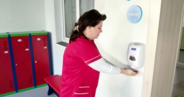 Școlile, dotate cu dezinfectant pentru prevenirea îmbolnăvirii elevilor