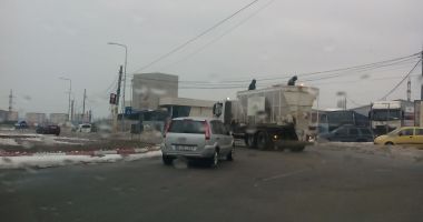 GALERIE FOTO / A început acțiunea de împrăștiere a materialului antiderapant pe străzi - 2