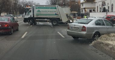 GALERIE FOTO / A început acțiunea de împrăștiere a materialului antiderapant pe străzi - 3