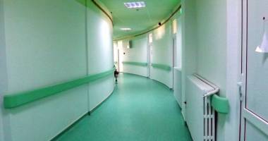 BĂTAIE ȘI PĂRUIALĂ ÎNTRE DOUĂ DOCTORIȚE, PE HOLUL SPITALULUI