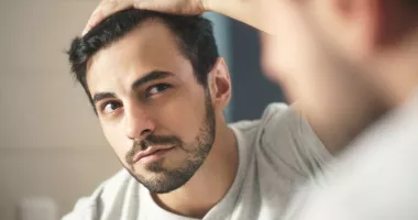 Stire din Sănătate : Cum țineți mătreața sub control cu ajutorul remediilor naturale