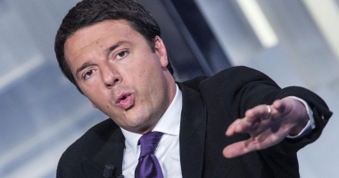Stire din Actualitate : Matteo Renzi amenință că Italia va bloca bugetul UE pentru că se simte abandonată în criza migranților