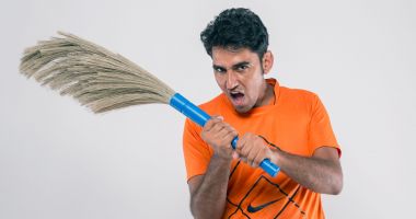 Cu mătura și săpunul se fac copiii