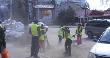 Stire din Eveniment : De ce nu mai dau cu mătura pe stradă cei care încalcă legea?