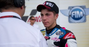 Stire din Sport : Spaniolul Maverick Vinales, campion mondial la moto 3, după victoria de la Valencia